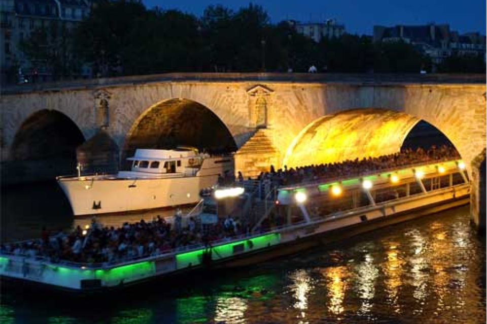 Dinner cruise in Paris