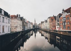 Brugge Canal Tour: Glide Through History