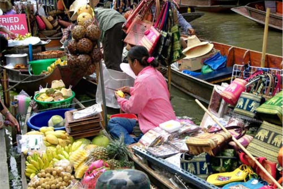 Boat tour floating markets Vietnam